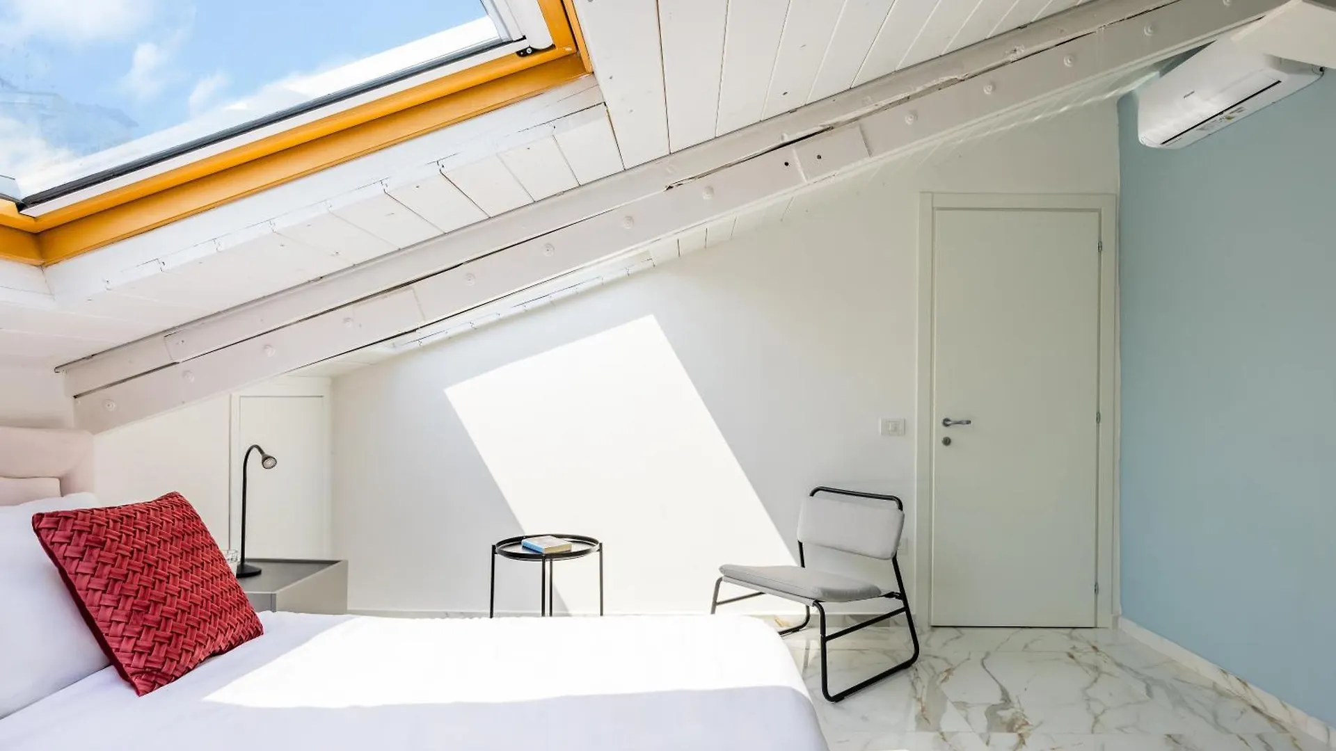 Sloping Roof In The Center Of Naples Apartment