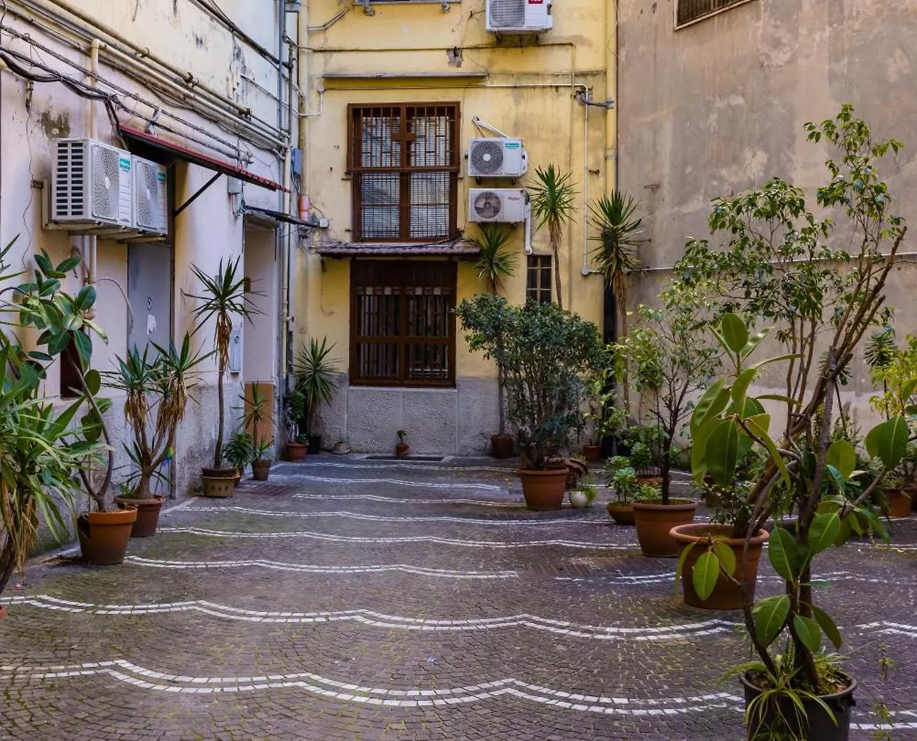 Sloping Roof In The Center Of Naples Apartment 0*,