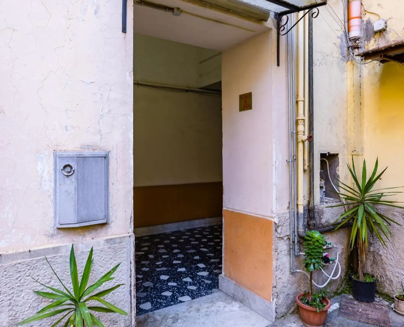 Sloping Roof In The Center Of Naples Apartment 0*,