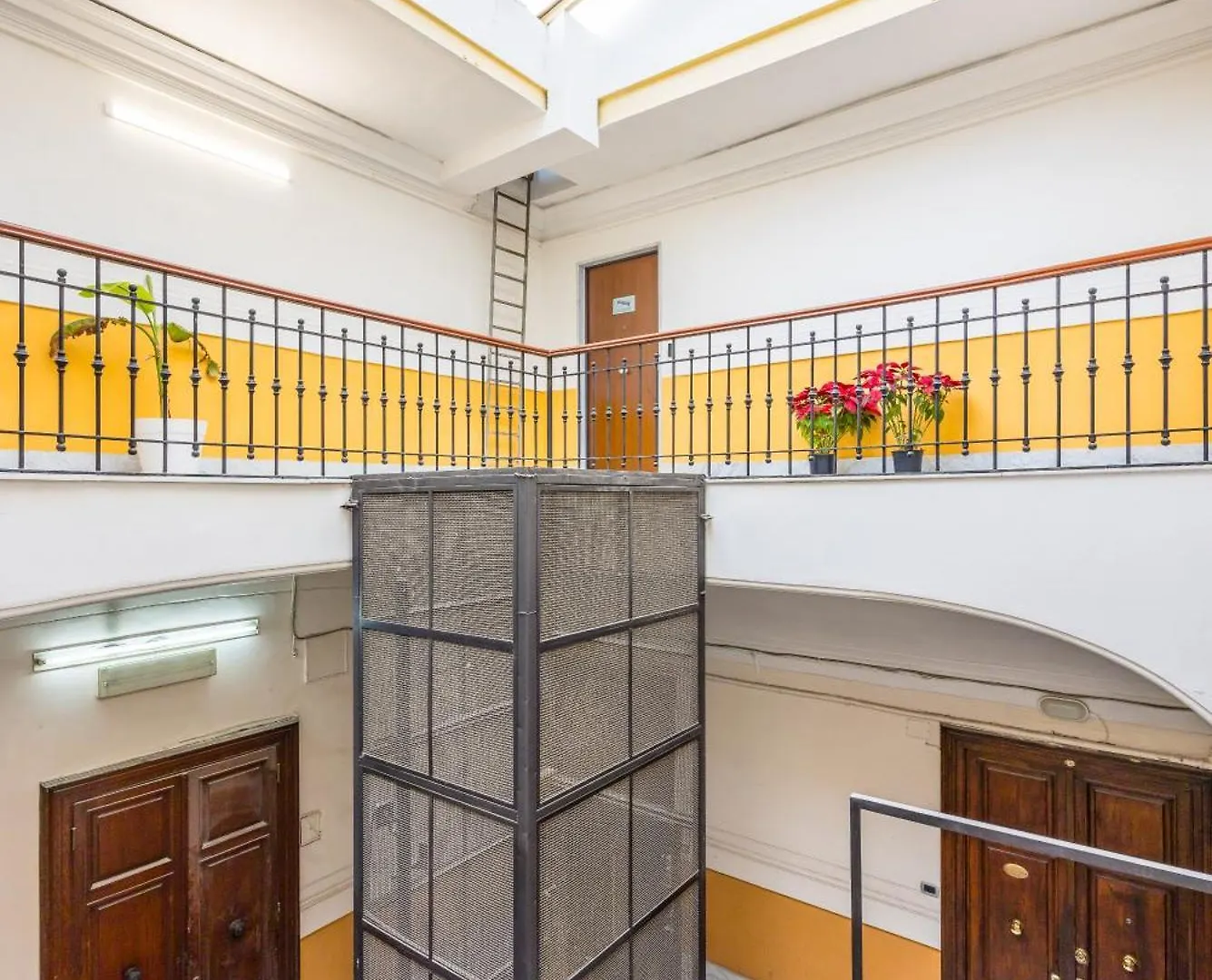Sloping Roof In The Center Of Naples Apartment