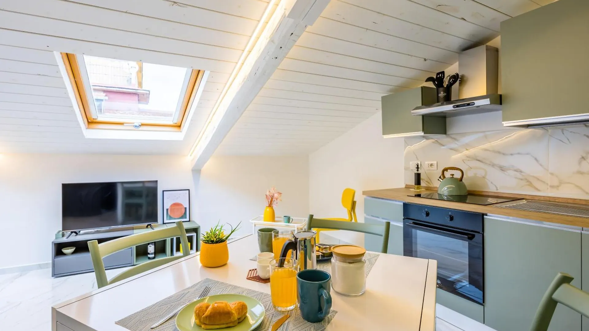 Sloping Roof In The Center Of Naples Apartment Italy