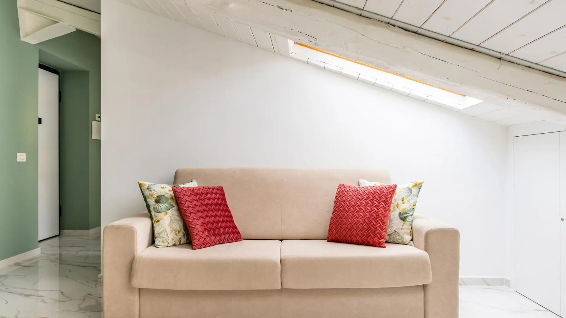 Sloping Roof In The Center Of Naples Apartment