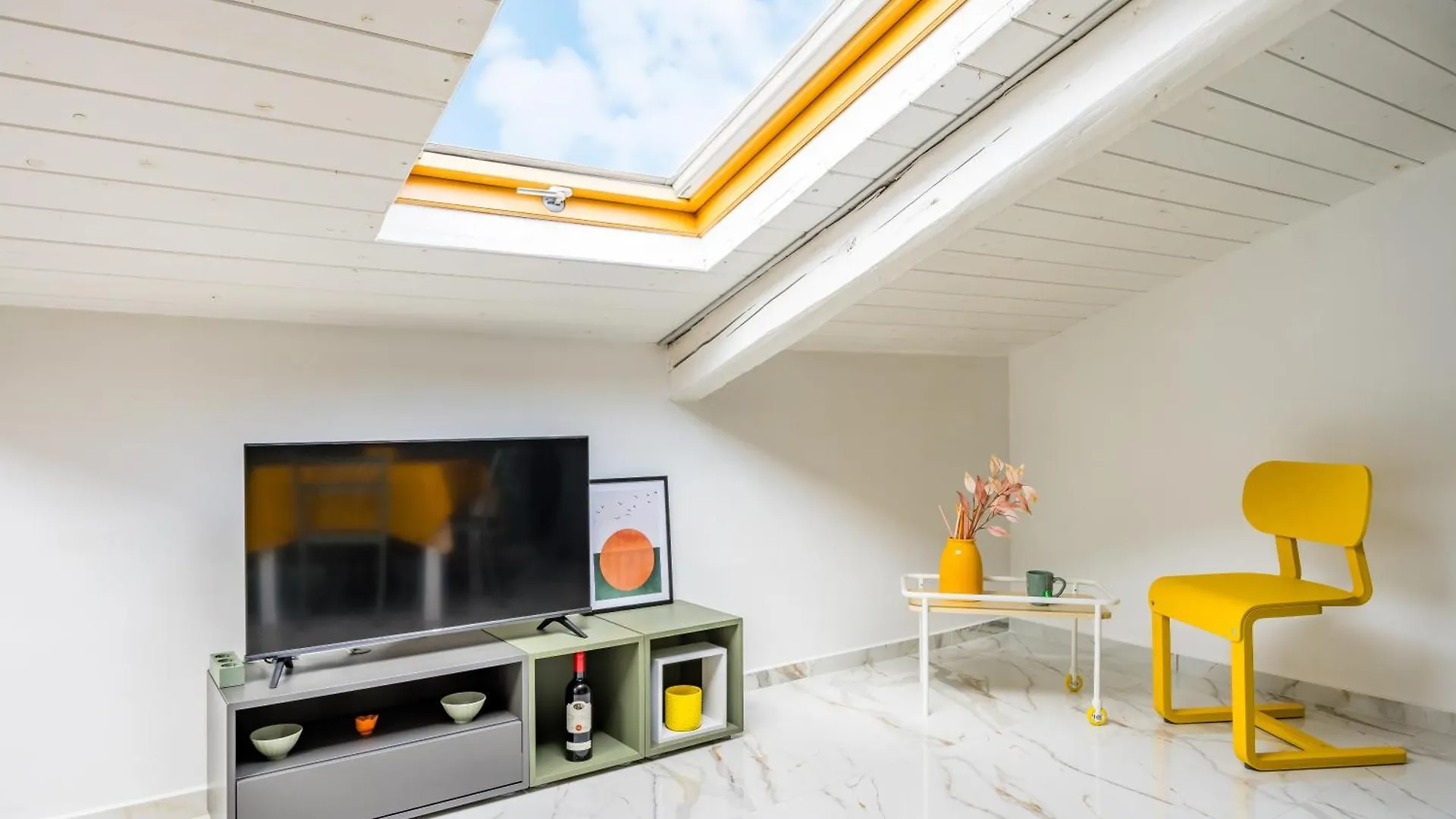 Sloping Roof In The Center Of Naples Apartment