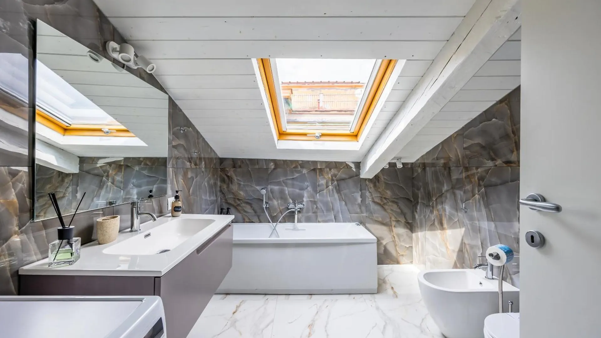 Sloping Roof In The Center Of Naples Apartment