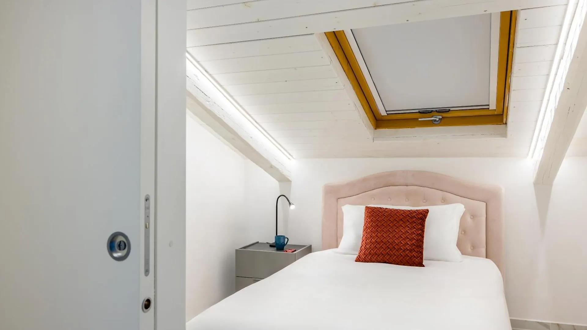 Sloping Roof In The Center Of Naples Apartment Italy